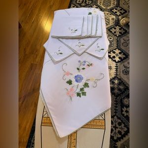 Vintage Posh Hand Made Vintage Tablecloth and Napkin set.